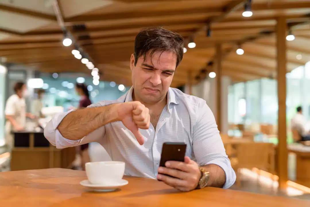 تراجع تحميل وتقييم تطبيق فيسبوك من الشباب بصورة خطيرة